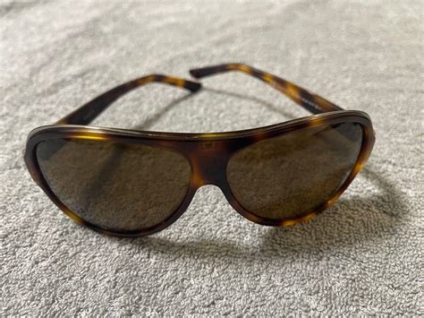100 new authentic Gucci sunglasses
